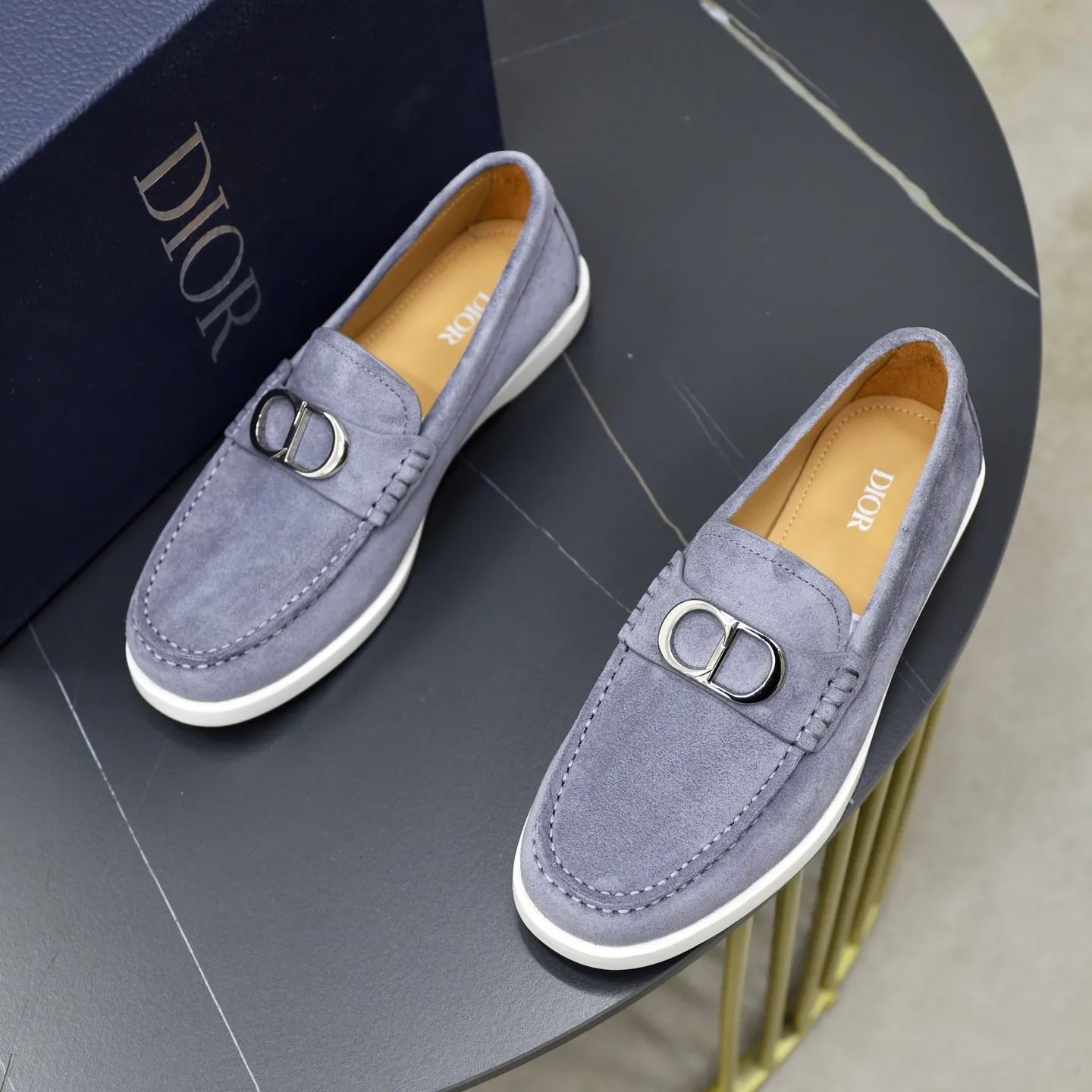 Ex-factory price: 540🙅‍♂️🙅‍♂️🙅‍♂️ Brand: Dior DIOR Standard code: Men's code 38/44 (45 can be customized) Grade: Same as the official website Material: Original cowhide stitching, cowhide lining, original TPU wear-resistant soft outsole Style categories: Leisure and sports version, footwear for driving, young fashion, European and American trends, British style Color: actual picture color